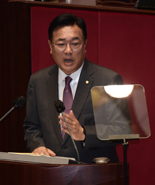 정진석 국민의힘 비상대책위원장이 29일 서울 여의도 국회에서 열린 본회의에서 교섭단체대표연설을 하고 있다.<국회사진기자단·연합뉴스>